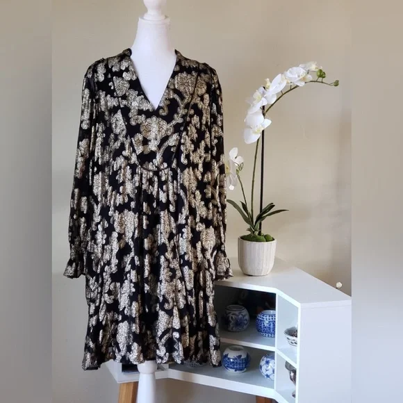 anthropologie black and gold dress Black And Red Floral Halter Neck Maxi Dress With Slit